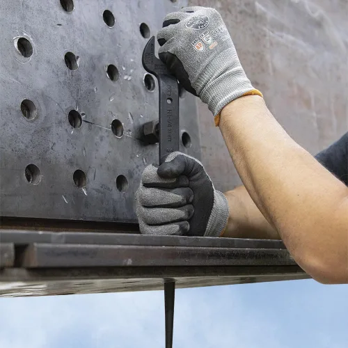 Vista 6 de KLEIN TOOLS 3212TT Llave de boca abierta de construcción con orificio para amarrar, fabricada en EE. UU., apertura nominal de 1-1/4 pulgadas, perno