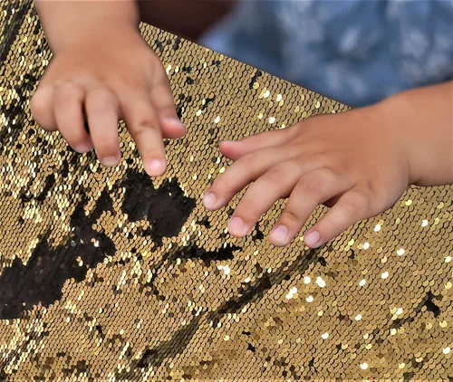 Vista 37 de Tela de lentejuelas reversible para pared sensorial para niños, lentejuelas grandes de 0.5 cm para grafiti sensorial para niños pequeños