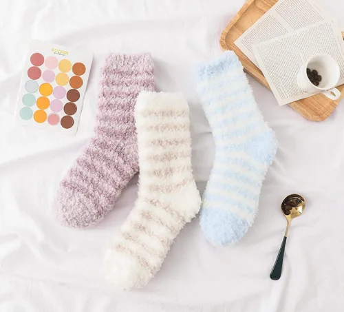Vista 7 de Calcetines peludos para mujer, cálidos y suaves