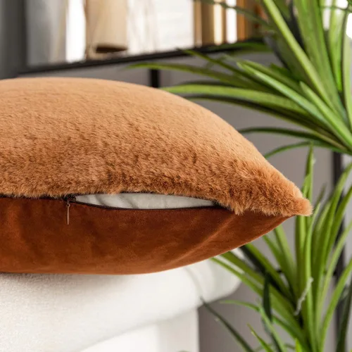 Vista 4 de Home Brilliant Juego de 2 almohadas de felpa de piel sintética marrón para sofá, fundas de almohada decorativas cuadradas cálidas para patio, juego