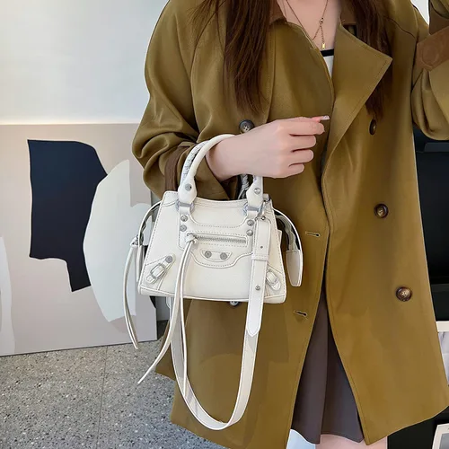 Vista 3 de OWGSEE Bolsos tipo bandolera para mujer, pequeños bolsos tipo hobo tipo bandolera tipo bandolera con remaches