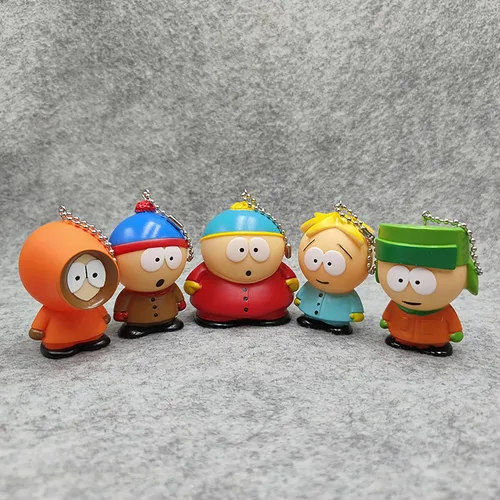 Vista 6 de ZJYJING Kenny - Colgante de personaje de dibujos animados, juego de cinco, mochila, llavero, escultura, decoración de escritorio, Blanco sucio