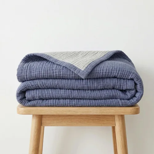 Vista 3 de Manta de gasa de algodón puro suave de 4 capas de 50 x 60 pulgadas, prelavada, sin flecos, manta de muselina ligera para uso multiusos y regalo Azul