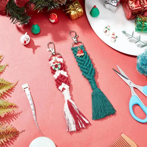 Vista 5 de INFUNLY Juego de 6 llaveros de macramé de Navidad para adultos, kits de pulsera de macramé con borlas, regalo de Navidad para la familia