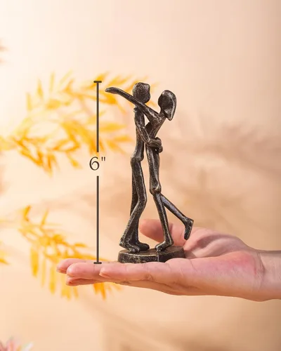 Vista 4 de Regalo de escultura de hierro para 6º aniversario, estatua romántica de pareja para ella, decoración de metal negro hecha a mano, boda, San
