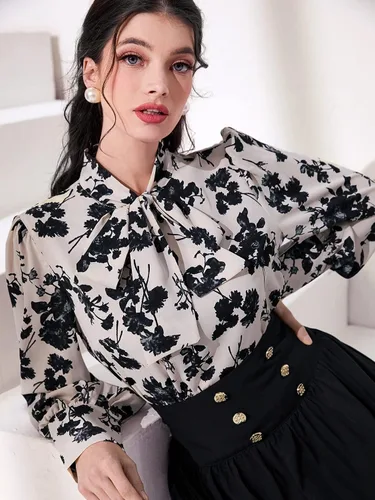 Vista 4 de Floerns - Blusa con estampado floral para mujer, cuello con corbatín y de manga farol larga