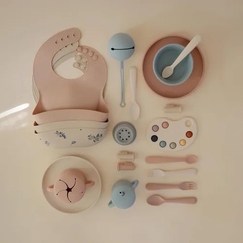 Vista 113 de Mushie - Babero de silicona para bebé, ajustable y resistente al agua (abejas) De 4 a 24 meses, lavable a máquina, correa ajustable