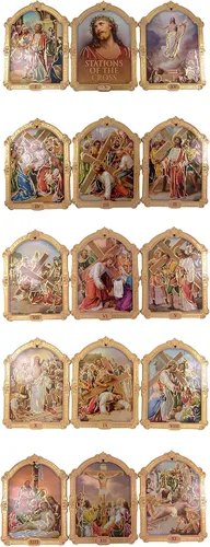 Vista 2 de Needzo Stations of The Cross - Placas de madera católica con detalles metálicos en tono dorado, decoraciones religiosas, 3 5/8 pulgadas, juego de 16