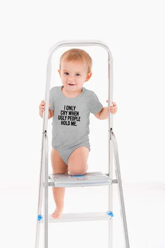 Vista 3 de AW Fashions I Only Cry When Ugly People Hold Me - Mameluco divertido para bebé de una pieza