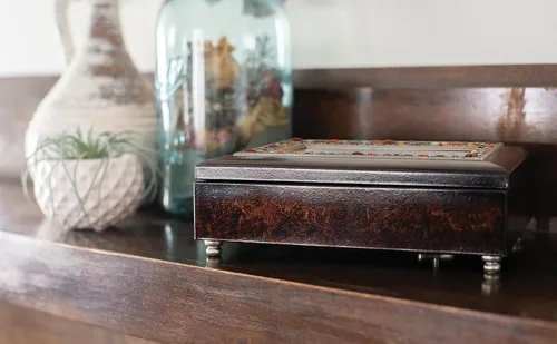 Vista 6 de Cottage Garden Caja de música con joyas de tono tierra para tener nieta reproduce el viento debajo de mis alas