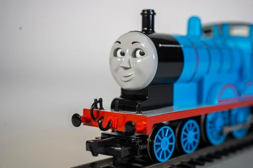 Vista 2 de Bachmann Trenes - THOMAS & FRIENDS LOCOMOTORA EDWARD con Ojos Móviles - Escala HO