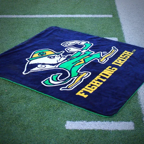 Vista 2 de Manta de punto plateado con licencia oficial de la NCAA "Denali", 60 x 72 pulgadas, multicolor