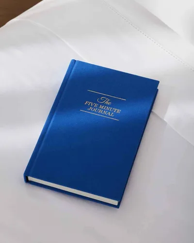 Vista 2 de The Five Minute Journal, diario original de gratitud 2023, diario de reflexión y manifestación para atención plena, diario sin fecha con lámina