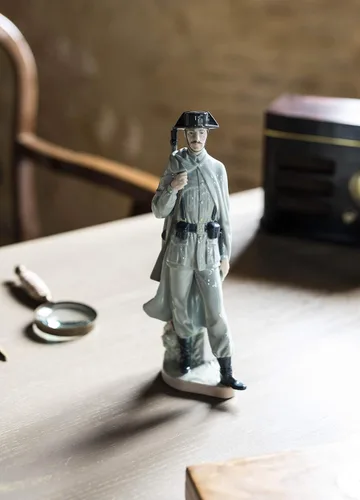 Vista 4 de Lladro Porcelana Policía española 01004889