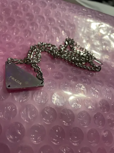 Vista 2 de Collar de cadena de plata con colgante triangular