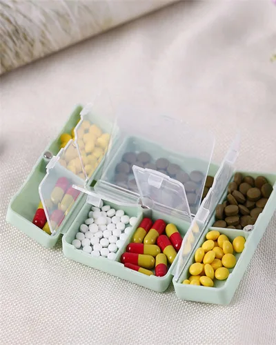 Vista 6 de Pastillero de viaje para bolso, 7 compartimentos, pastillero de viaje portátil, organizador de píldoras con diseño magnético único, organizador