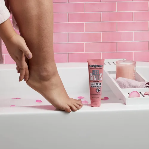 Vista 4 de Crema para pies Heel Genius™ Soap & Glory 4.2 fl oz.