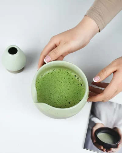 Vista 7 de Artcome Juego de herramientas Matcha: cuenco con boquilla de vertido, batidor, soporte para batidor, cuchara de té, colador matcha, cuchara de té