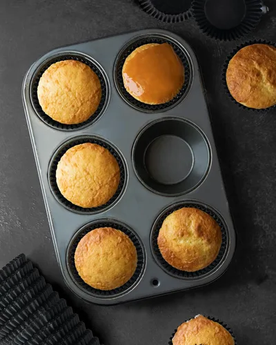 Vista 3 de Bake Choice 200 forros negros estándar para cupcakes para hornear, envoltorios de cupcakes de grado alimenticio, forros para muffins de pergamino a