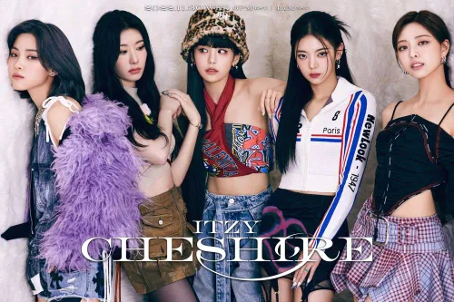 Vista 2 de ITZY CHESHIRE 6th Mini Album C Version 64p PhotoBook+1p Lyric Paper+2p PhotoCard+1p 4 Cut Film+1p Neon PhotoCard+POB+Tracking Sealed