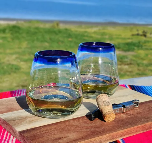Vista 9 de Dos Sueños Copas de vino mexicanas sopladas a mano, juego de 6 vasos con bordes azul cobalto (15 onzas)