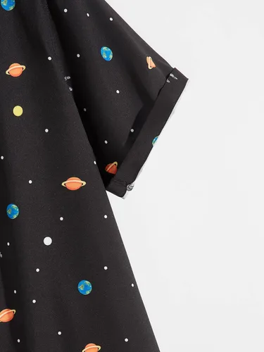 Vista 4 de Romwe Camisa de manga corta con cuello y solapa para hombre con estampado de galaxia