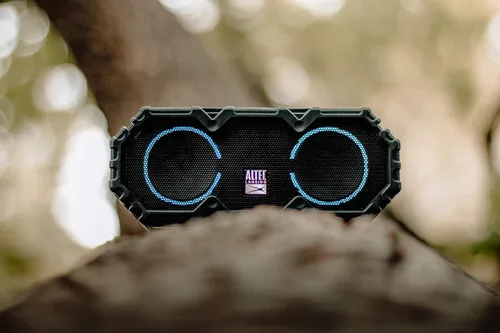 Vista 8 de Altec Lansing LifeJacket Jolt - Altavoz Bluetooth impermeable, altavoz duradero y portátil con carga inalámbrica Qi y asistente de voz, negro
