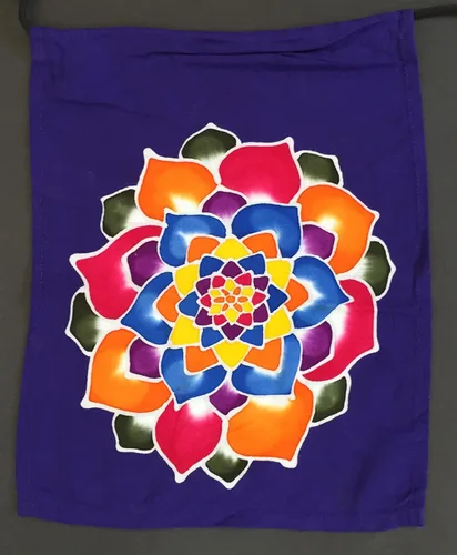 Vista 9 de Bandera tibetana de oración de chakras para colgar en la pared, decoración de meditación de yoga con 7 chakras, pintada con batik, tamaño XLG