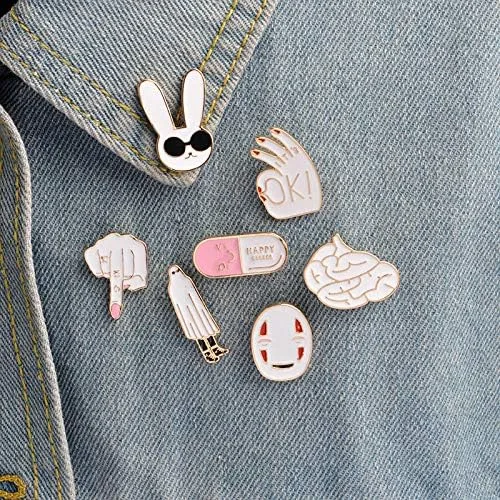 Vista 4 de Flairs New York - Broche de solapa esmaltado hecho a mano, El dedo medio