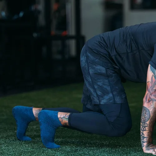 Vista 4 de Base 33 Calcetines de agarre de baja altura para pilates, barras, artes marciales, calcetines de yoga antideslizantes para mujeres y hombres