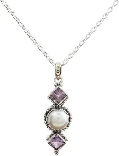 Vista 2 de NOVICA Collar hecho a mano con colgante de perlas de agua dulce cultivadas con amatista de plata de ley 925 de la India, piedra natal blanca