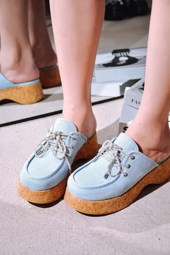 Vista 2 de Cape Robbin Kanma - Sandalias de plataforma sin cordones para mujer, tacón de bloque con encaje de diamantes de imitación