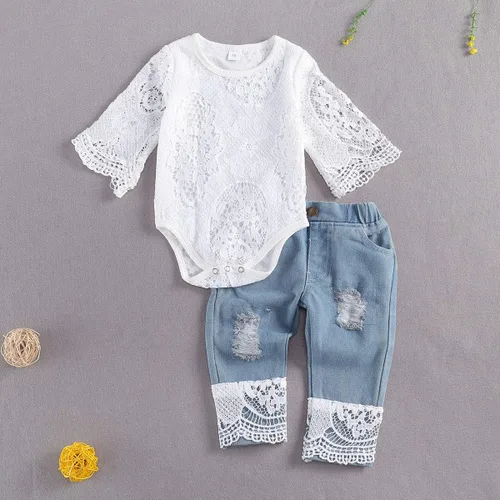 Vista 4 de Pivanzore Conjunto de ropa para bebé niña con encaje blanco ahuecado de manga larga + pantalones de mezclilla rasgados