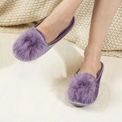 Vista 2 de GRITHEIM Pantuflas de terciopelo con pompones peludas para mujer, pantuflas de casa sexys y acogedoras para mujer, suela antideslizante