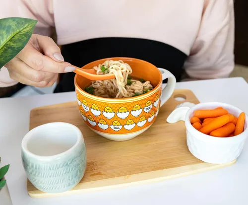Vista 5 de Sanrio Gudetama x Nissin Top Ramen - Taza de sopa de cerámica de 24 onzas con cuchara Tazón para helado, cereales, avena Taza de café grande