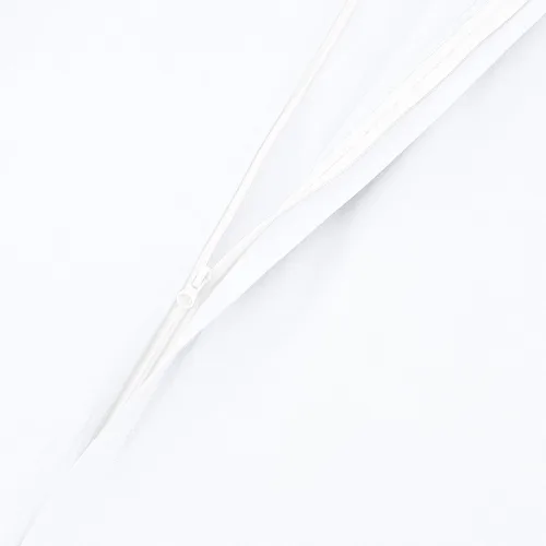 Vista 5 de Amazon Basics - Juego de funda de edredón de microfibra ligera de 2 piezas con cierre de cremallera, Twin/Twin XL, Blanco brillante, sólido