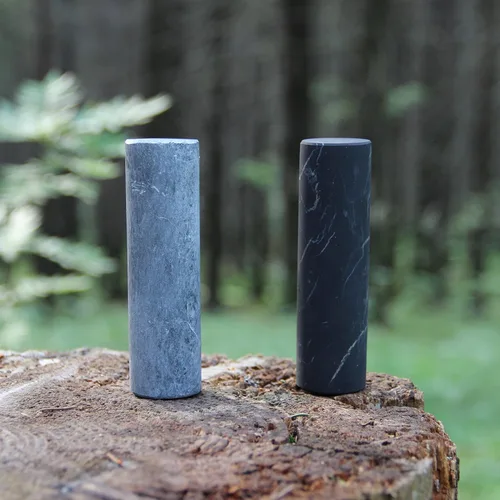 Vista 2 de Karelian Heritage Auténtico juego de armonizadores de shungita y esteatita Cañas egipcias de piedra Cilindros curativos de shungite real juego