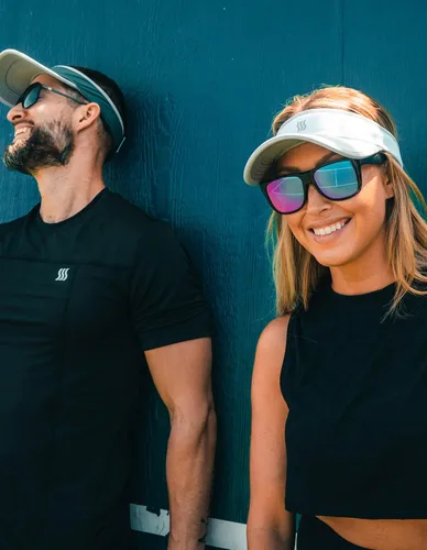 Vista 6 de SAAKA Visera deportiva para mujer. Suave, elástica, ligera y ajustable. Correr, tenis, golf y deportes.
