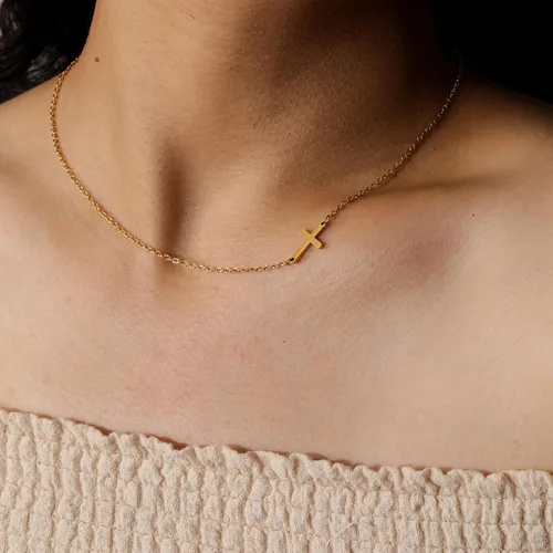 Vista 5 de Delicado collar de cruz dorada para mujer, regalo de cruz para nieta, hija, mamá, abuela, sobrina, mejores amigas, hermana, gargantilla pequeña