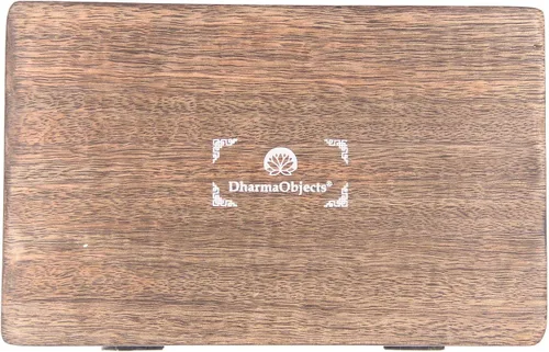 Vista 6 de DharmaObjects - Caja de almacenamiento de madera con diseño de estrella de pentagrama tallada, Madera, L