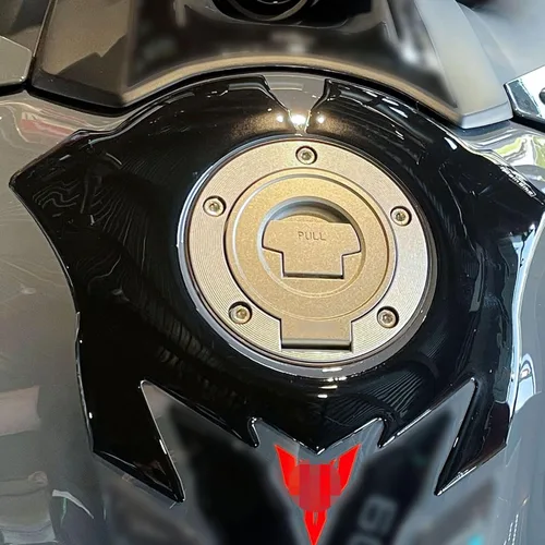 Vista 9 de Resin Bike Adhesivos 3D para motocicleta compatibles con Yamaha MT-09 2022. Protectores laterales del tanque contra impactos y arañazos. Par