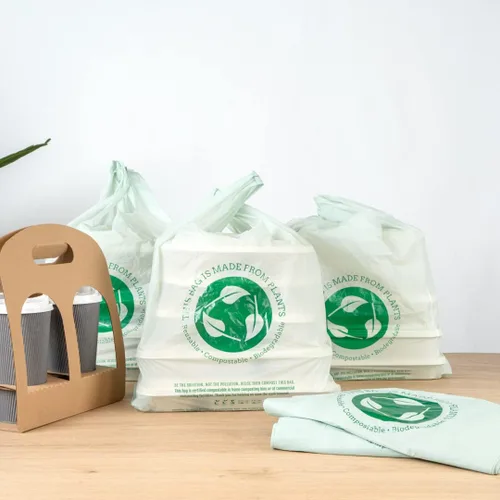 Vista 3 de Restaurantware -Bolsas de comestibles de tamaño 1/6, 100 bolsas de plástico duraderas - Asas de camiseta, bolsa de compras de plástico verde de alta