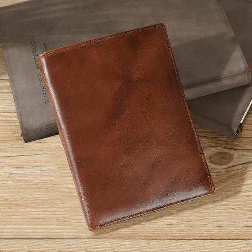 Vista 3 de Polare - Cartera de viaje de cuero con bloqueo RFID para pasaporte para hombres y mujeres Café
