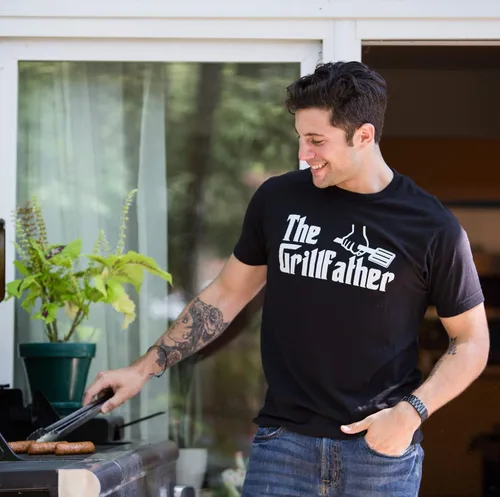 Vista 5 de The Grillfather Camiseta divertida para hombres, para papá, abuelo, camiseta divertida para carne asada, humor para hombres