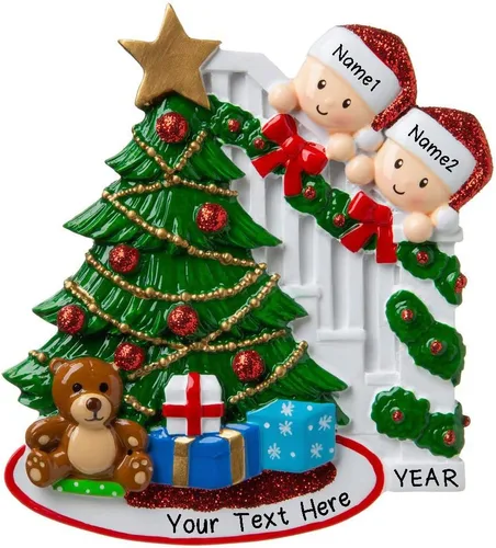 Vista 2 de Adorno personalizado de familia feliz con barandilla para árbol de Navidad, regalo de la mañana de Navidad - Adorno personalizado gratuito