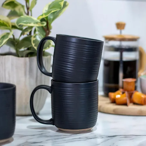 Vista 6 de Elanze Designs Tazas de café de cerámica acanalada de 16 onzas con fondo de arcilla cruda, paquete de 2, color negro