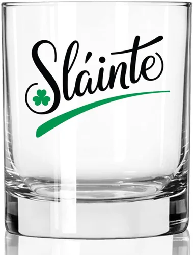 Vista 2 de Toasted Tales - Día de San Patricio - SLAINTE con hoja de trébol impreso en vasos de whisky Vasos de San Patricio para decoraciones de fiesta