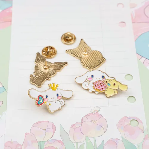 Vista 4 de Broche de anime, 6 piezas, alfileres esmaltados para mochilas, ropa, chaquetas, sombreros, kawaii, caricatura, gato, perro, decoración, regalos