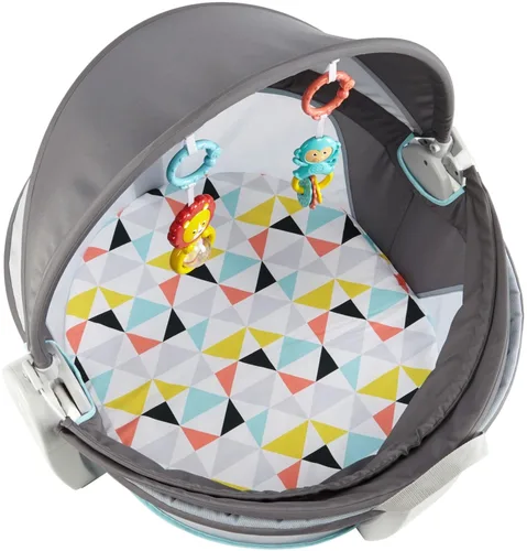 Vista 9 de Fisher-Price Moisés Portátil On-The-Go Baby Dome, Espacio de Juego de Viaje con Juguetes de Desarrollo para Recién Nacidos y Toldo, Windmill
