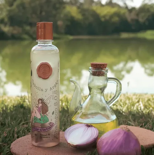 Vista 2 de Ritual Botanico Champú Ultra Reparador S.O.S de cebolla y Argán, sin sal ni sulfatos, natural, ayuda al crecimiento, repara cuero cabelludo